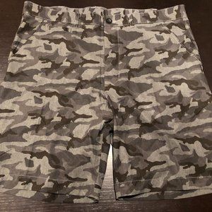 V46 Gray Camo Athlete Golf Stretch Shorts 38-40